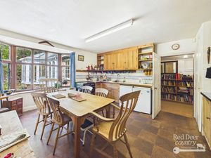 Kitchen/Breakfast Room- click for photo gallery